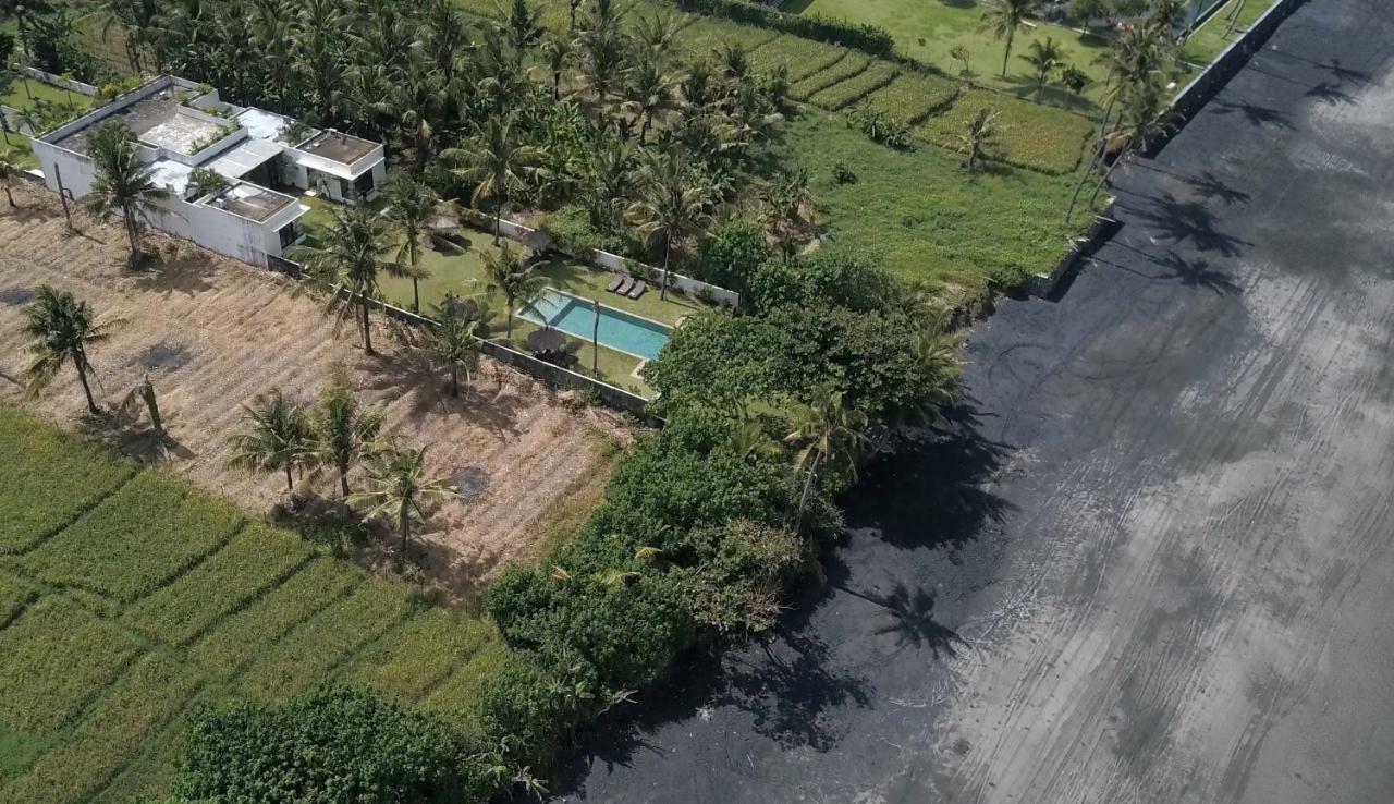 Pantai Hitam Villa Табанан Экстерьер фото